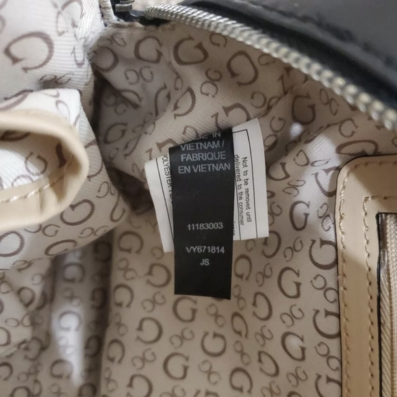 Guess Cosmetic/Travel Case**see photos** - Picture 6 of 12